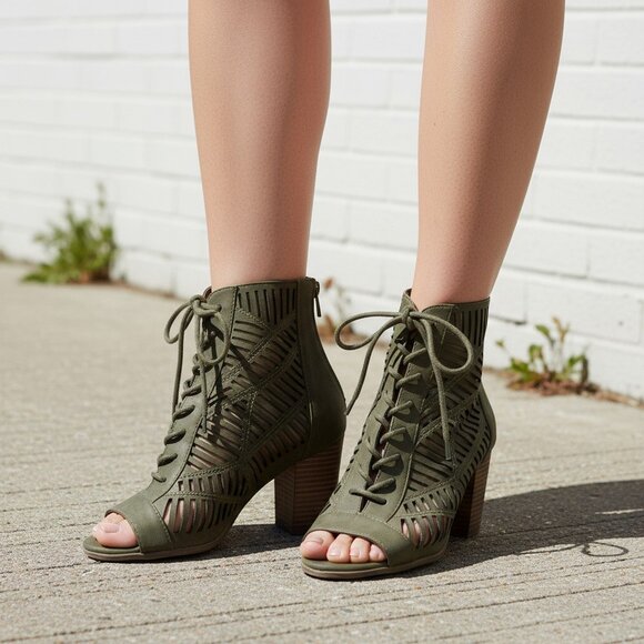 Shoes - Picture 1 of 2